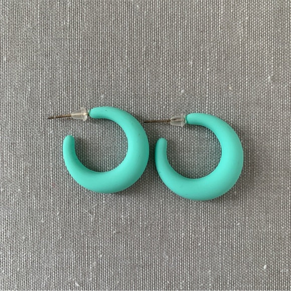 3/$20 fun colorful earrings pack - Picture 8 of 11